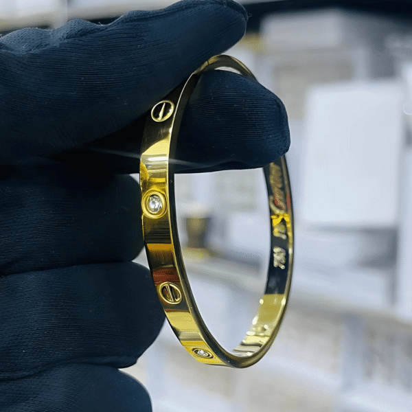 Bracelet Cartier Love femme porté – acier inoxydable et accessoires de mode en Algérie