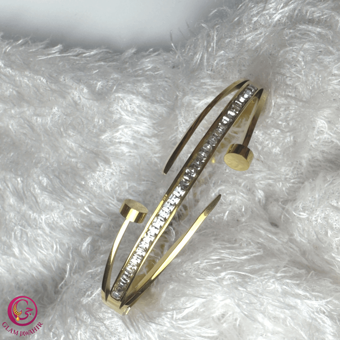 Bracelet Élégance Dorée GlamJawahir Bracelet doré en acier inoxydable avec zircons – GlamJawahir