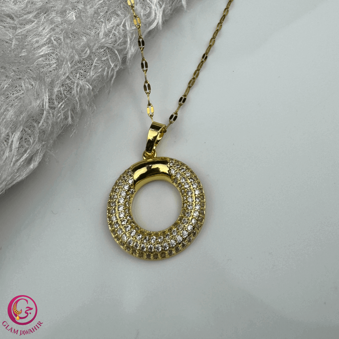 Collier Glam Éclat – Acier inoxydable doré Collier de la parure Glam Éclat en acier inoxydable doré avec pendentif rond.